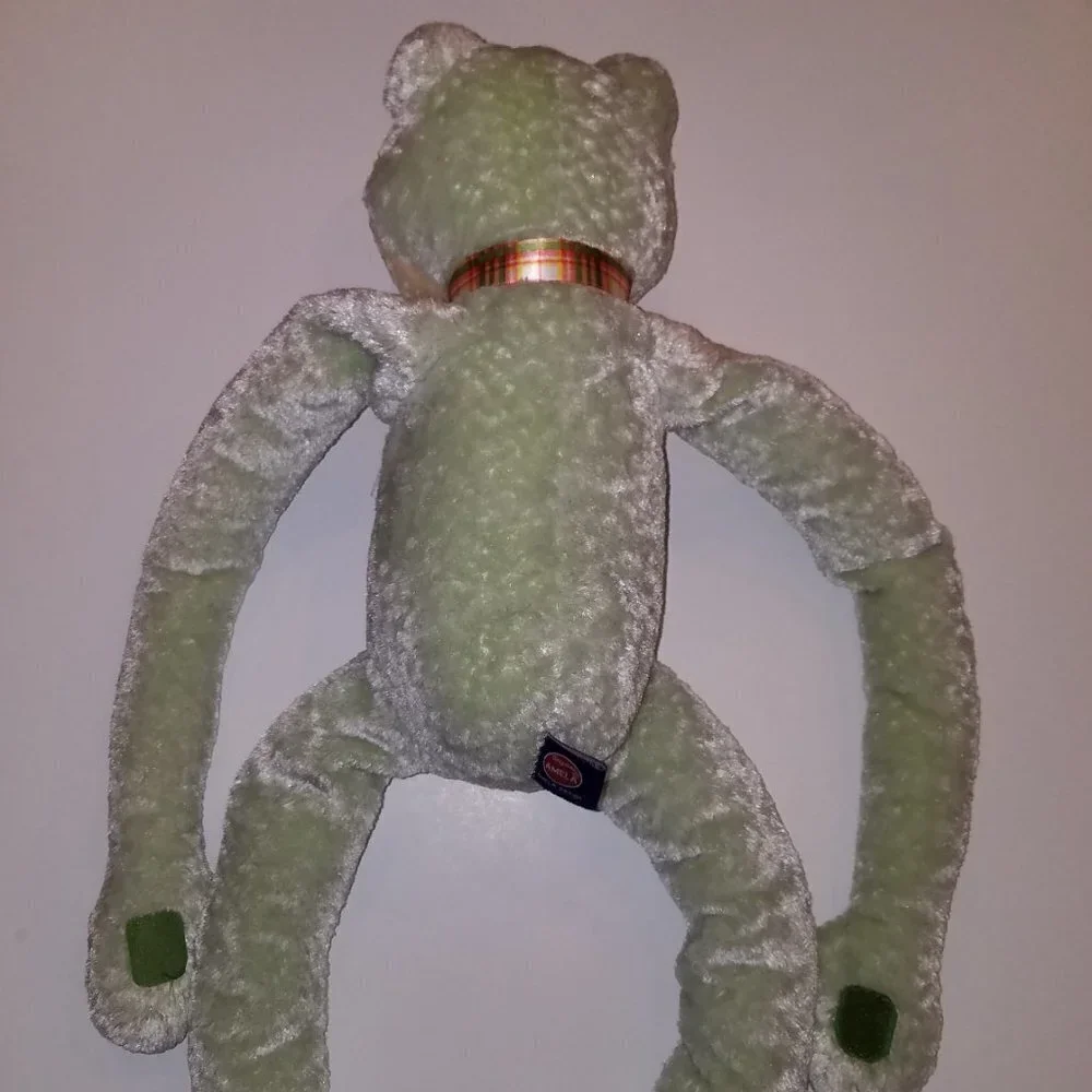 Amela green frog
